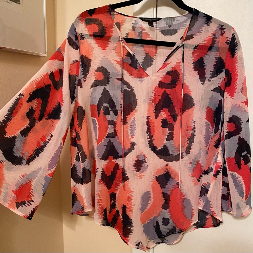 Banana Republic Women’s Flowy Blouse